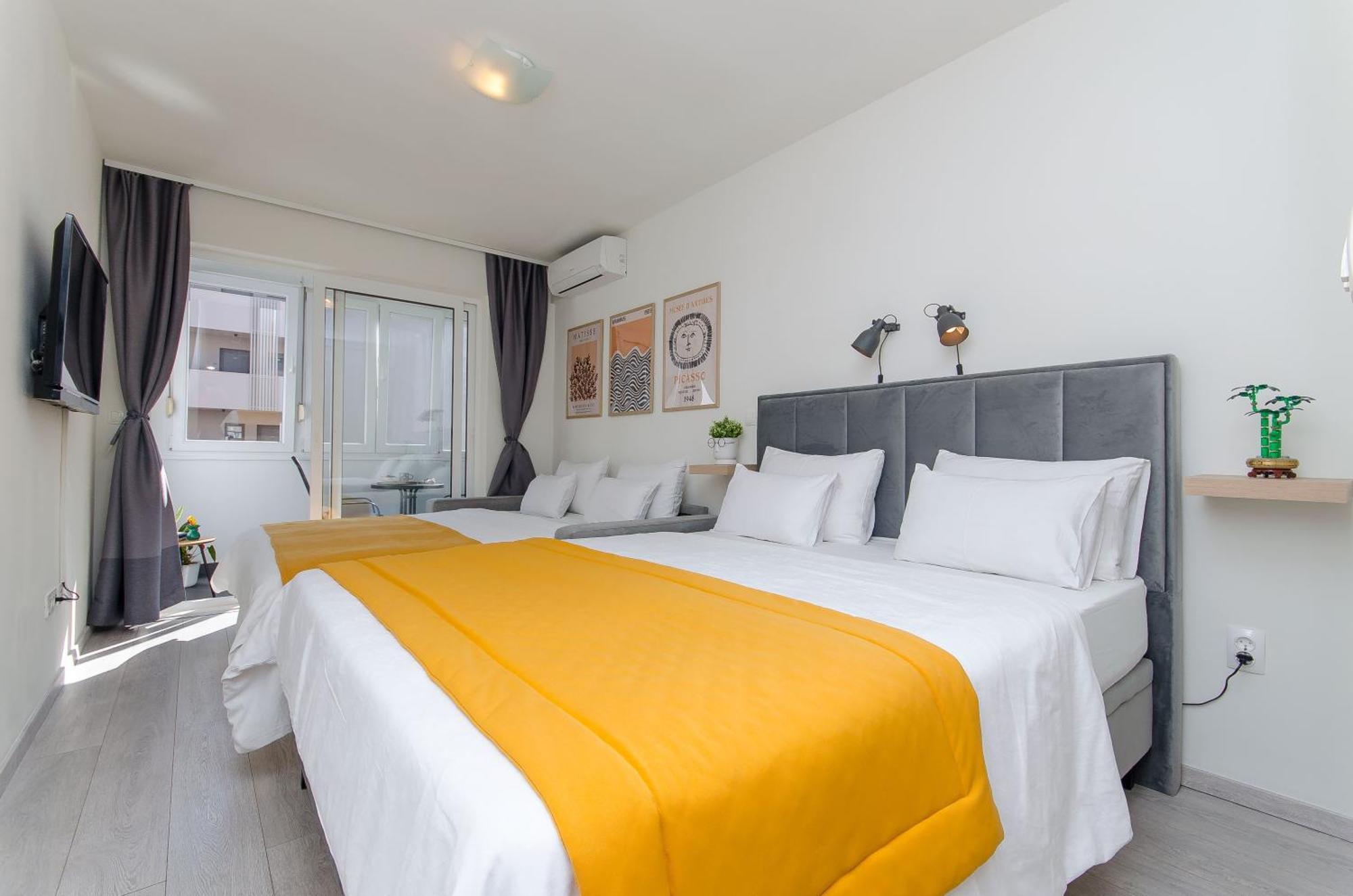 Side By Side Apartments สปลิท ภายนอก รูปภาพ
