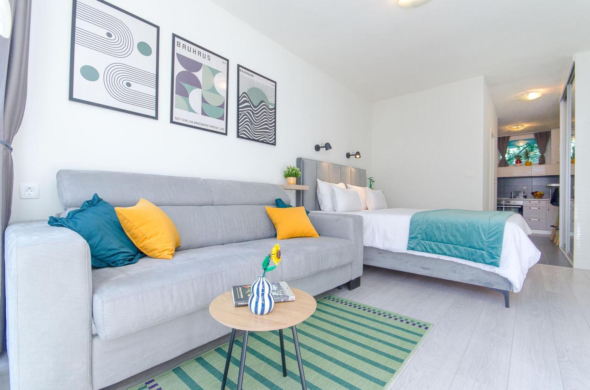 Side By Side Apartments สปลิท ภายนอก รูปภาพ