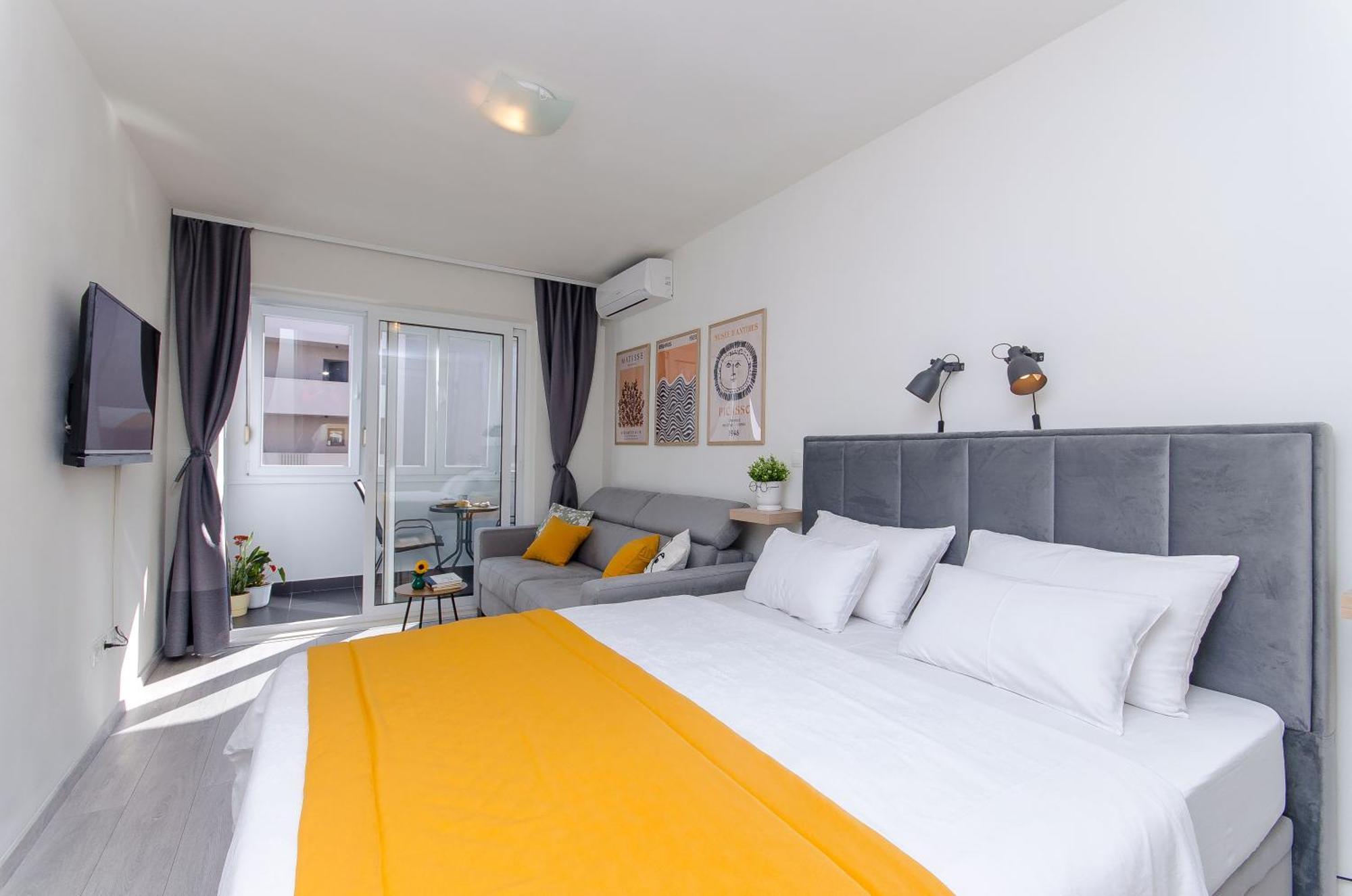 Side By Side Apartments สปลิท ภายนอก รูปภาพ