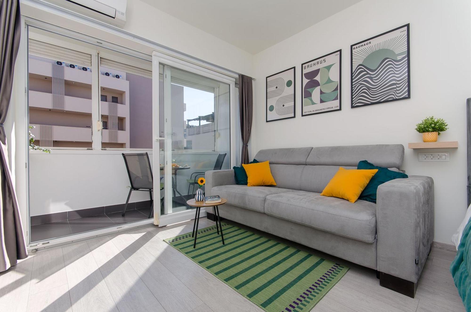 Side By Side Apartments สปลิท ภายนอก รูปภาพ