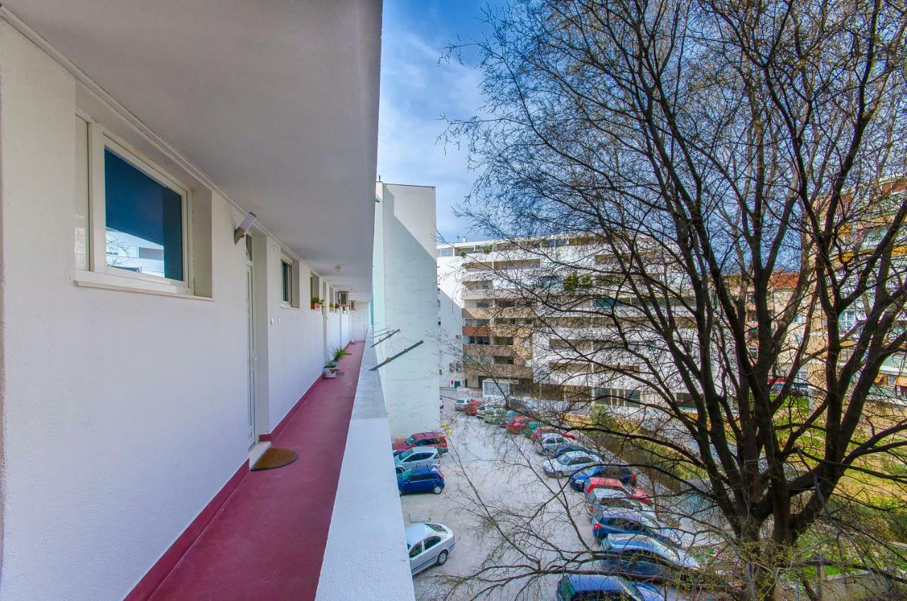 Side By Side Apartments สปลิท ภายนอก รูปภาพ